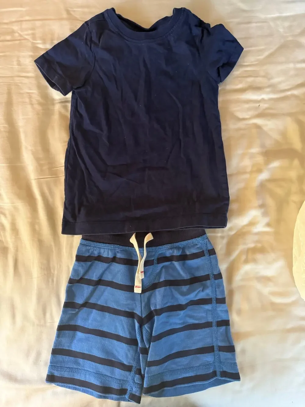 Hanna Andersson navy shirt and blue stripe shorts size 90